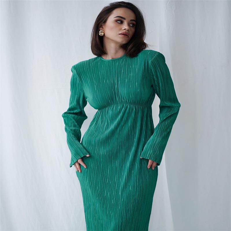 Femme Robe maxi élégante avec des plis structurés et des manches longues Chic und Stil