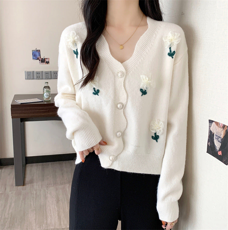 Bouton de cardigan féminin ludique avec broderie florale et boutons en perles Chic und Stil