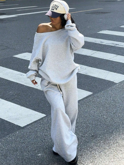 Ladies Oversized Sweatshirt and Relaxed Pants Chic and Style