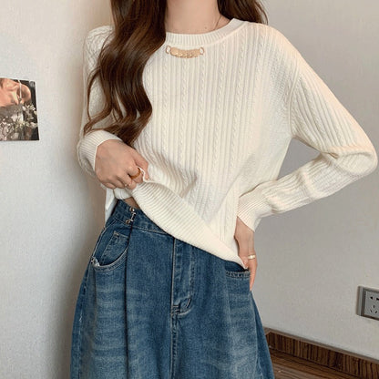 Pull en tricot ample pour femme avec une fine structure à côtes et une élégante décoration de col Chic und Stil