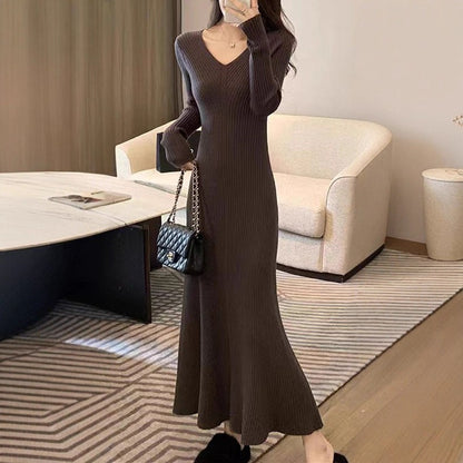 Robe maxi tricot femme avec décolleté en V et fine structure côtelée Chic und Stil