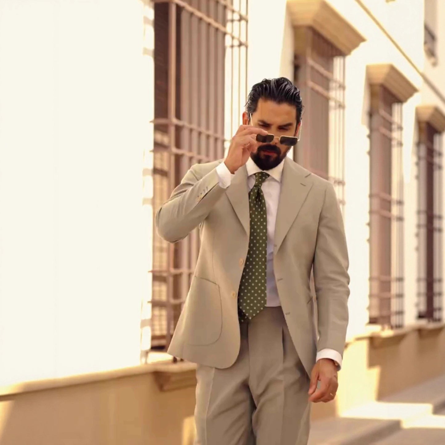 Costume élégant pour hommes au design moderne avec des détails stylés Chic und Stil