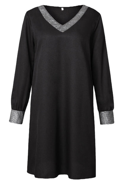 Robe élégante pour femmes avec décolleté en V brillant et détails innovants sur les bretelles Chic und Still