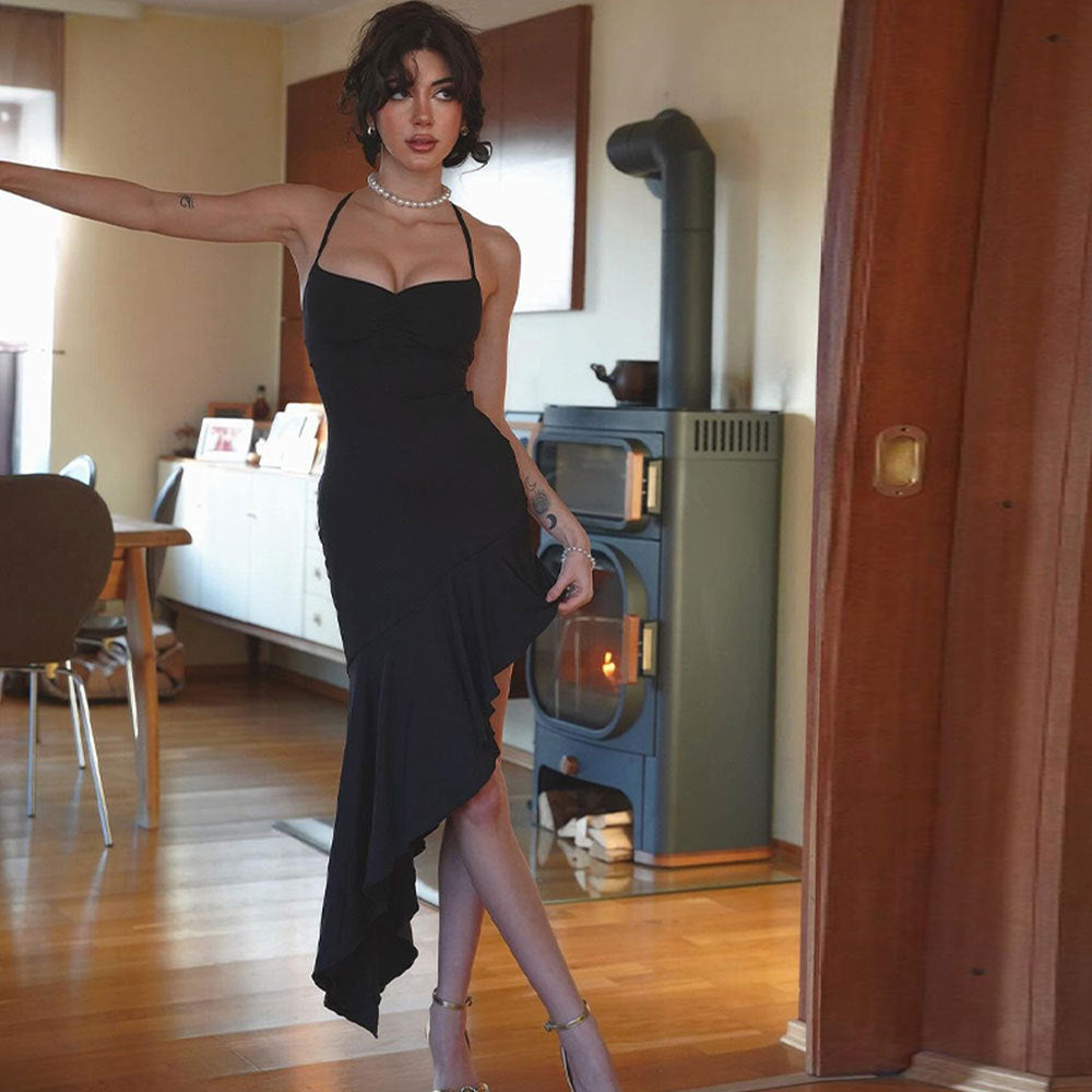 Robe longue à manches longues attrayante pour femmes avec un design sans bretelles et un ourlet fluide Chic & Stil