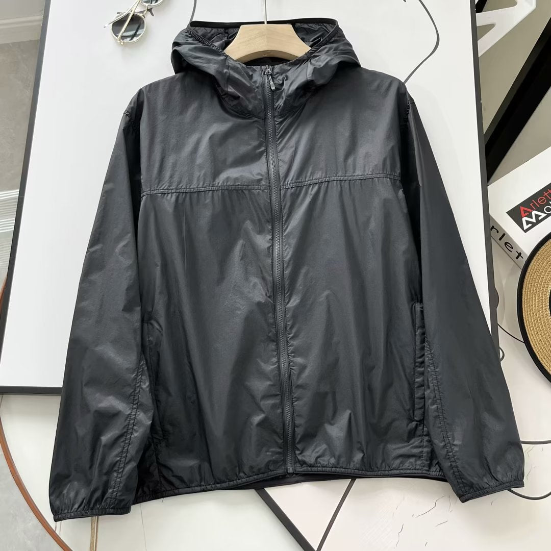 Veste de sport légère pour femmes avec capuche Chic & Stil