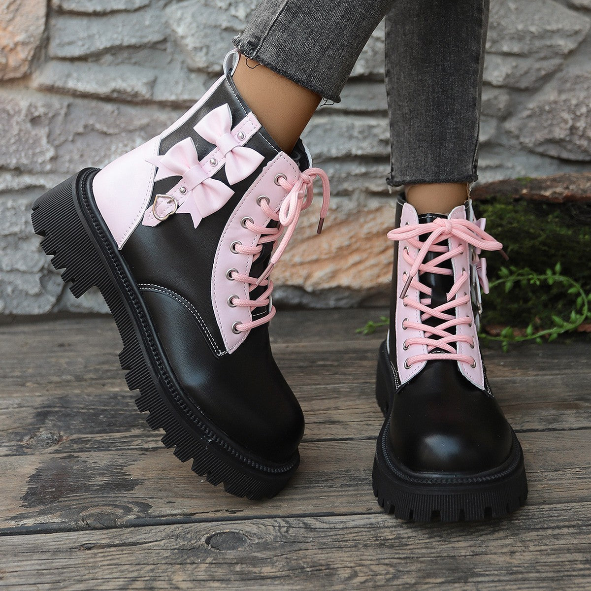 Bottes pour femmes robustes et stylées, dotées d'une tige haute et d'accents colorés Chic und Stil