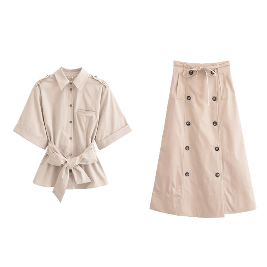Blouse à manches courtes pour femmes avec ceinture cintrable et design de poches pratique Chic und Stil