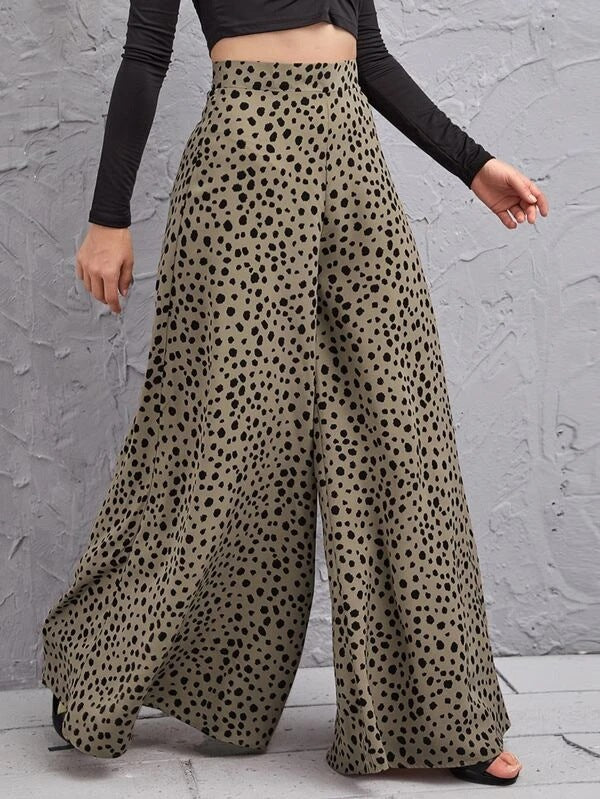 Wide-leg pants for women with a trendy polka dot pattern and high waist Chic und Stil