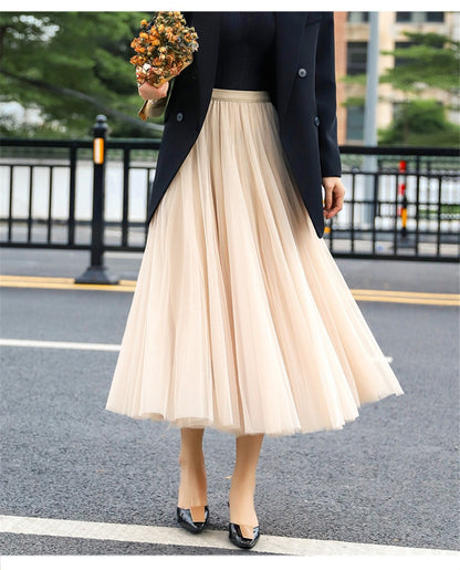 Elegant tulle skirt for women with a flared cut and an elastic waistband Chic und Stil