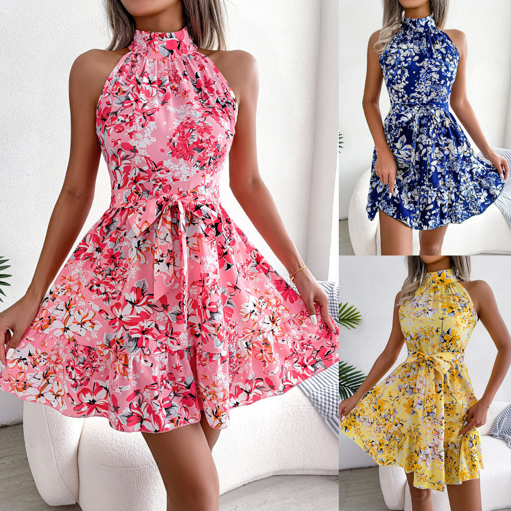Robe de loisirs pour femmes avec une coupe haute et un design floral Chic und Stil