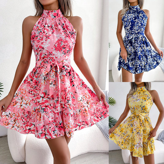 Robe de loisirs pour femmes avec une coupe haute et un design floral Chic und Stil