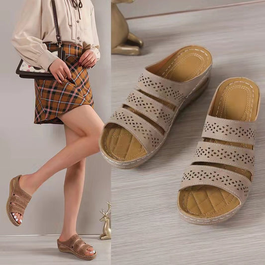 Sandales à brides séparatrices confortables pour dames avec des brides perforées et une semelle anatomique Chic und Stil