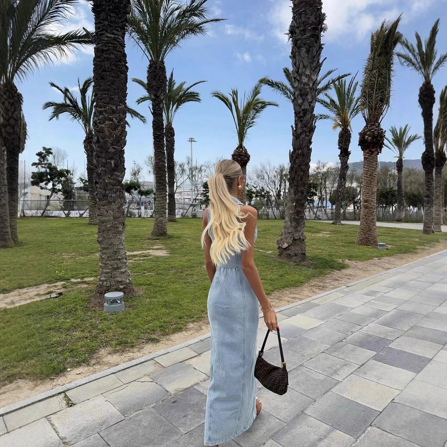 Robe maxi en jean pour femmes avec patte de boutonnage et col haut Chic und Stil