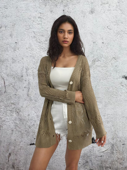 Cardigan en tricot pour femmes avec des motifs aérés et des détails de boutons Chic und Stil