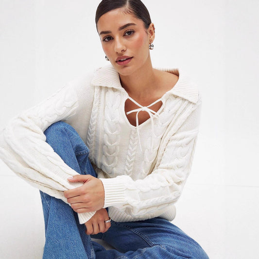 Pull en tricot épais pour femmes avec col romantique et détails de lacet pratiques Chic und Stil
