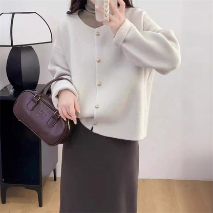Cardigan en tricot douillet pour femmes avec de jolis boutons et une coupe ample Chic und Stil