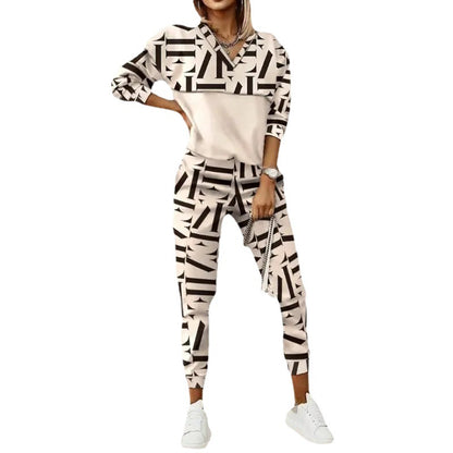 Fashionable women's set consisting of a printed top and fitted pants Chic und Stil