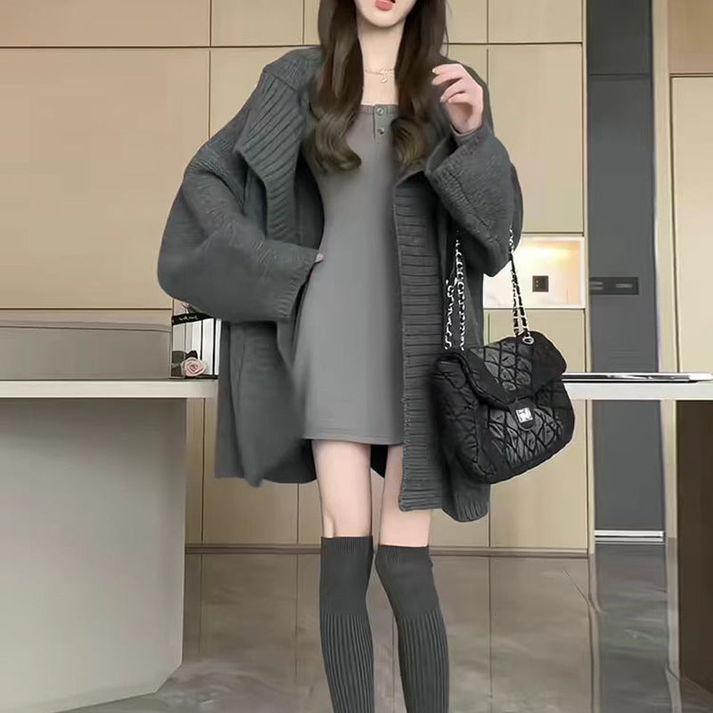 Dame cardigan oversize avec des manches volumineuses et une surface texturée Chic und Stil