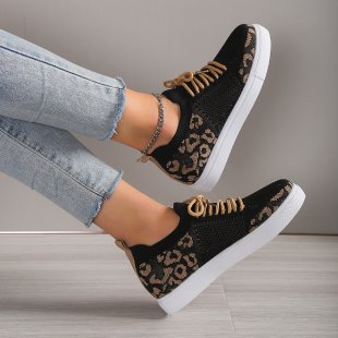 Baskets pour femmes avec un matériau supérieur en maille respirante et un motif animal tendance Chic und Stil