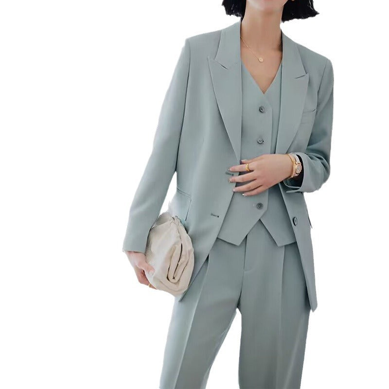 Chic and Style three-piece fitted blazer and pants set for women