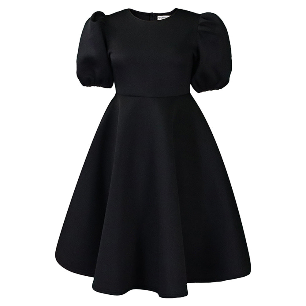 Robe skater pour femmes avec des manches volumineuses et une jupe évasée Chic und Stil