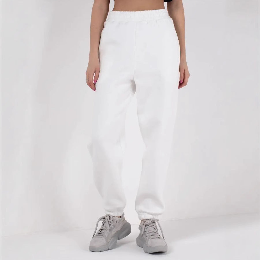 Casual pants for women with elastic waistband and practical pockets Chic und Stil