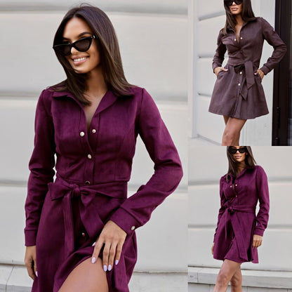Robe chemise pour femmes avec ceinture à la taille et élégante patte de boutonnage Chic und Stil