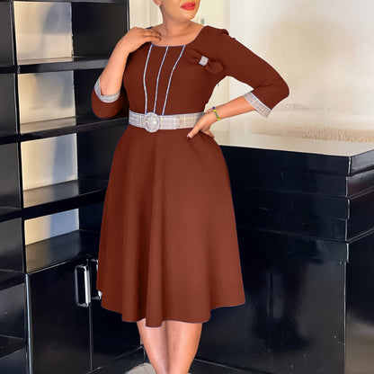 Robe A-ligne pour femme avec ceinture décorative à la taille et détails élégants Chic und Stil