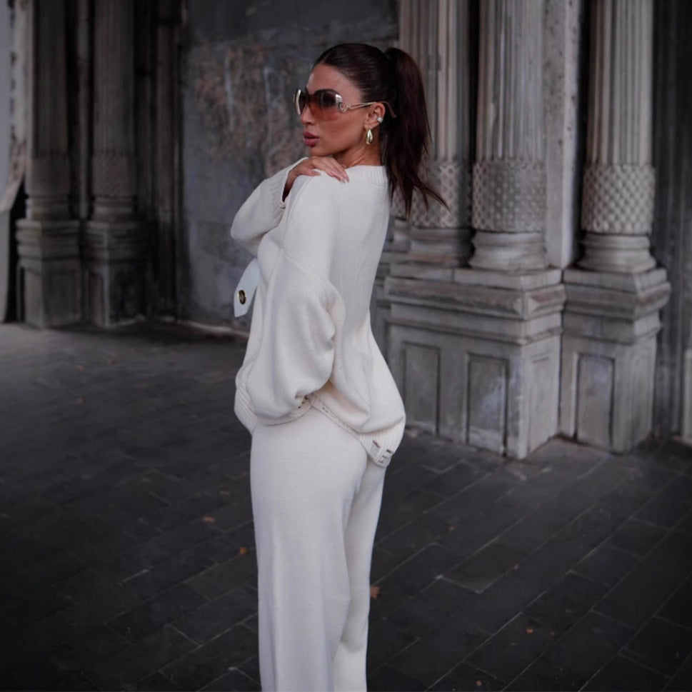 Luxurious knit set for women with oversized sweater and comfortable pants Chic and Style