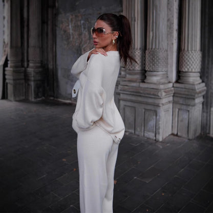 Luxurious knit set for women with oversized sweater and comfortable pants Chic and Style