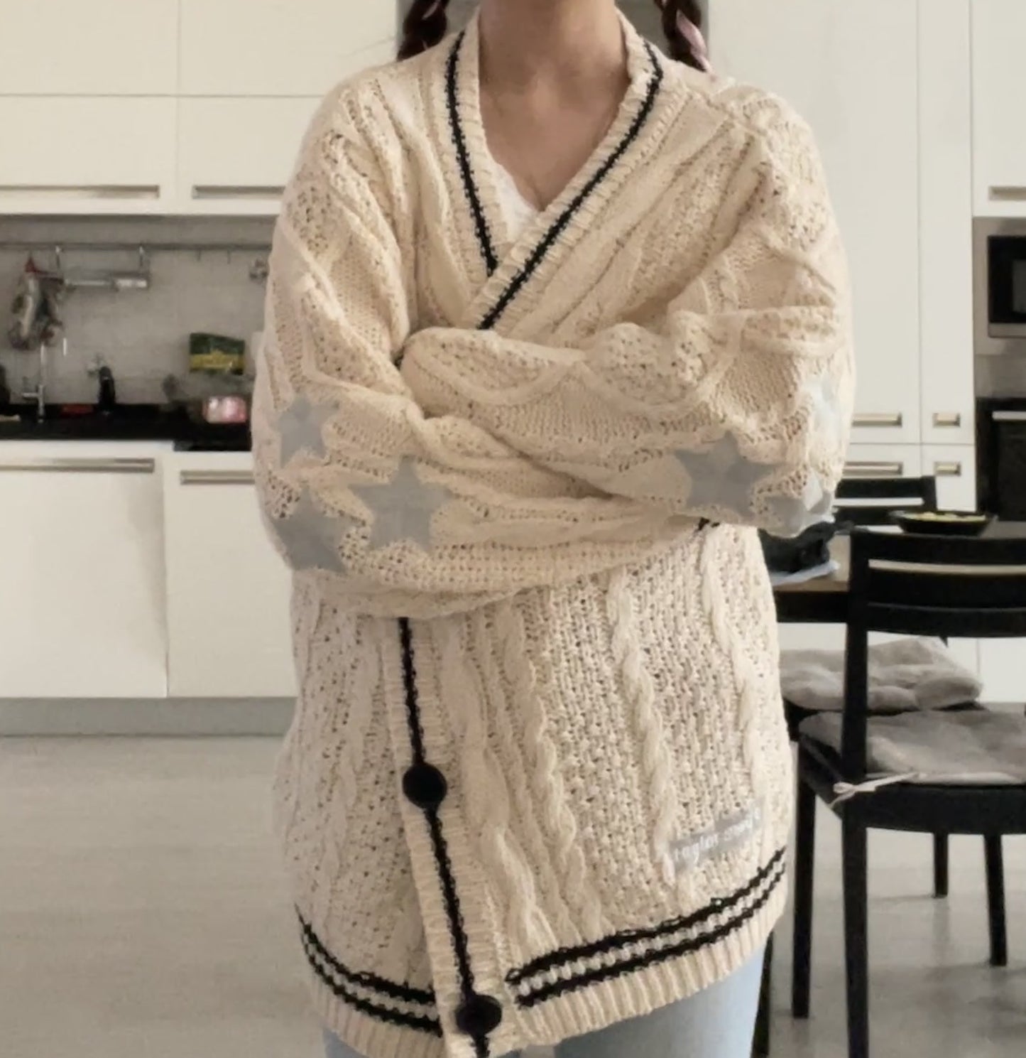 Dames grosse tricot cardigan avec détails en étoiles et boutons décoratifs Chic und Stil