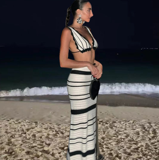 Knitted bikini set for women with a lovely wavy pattern and high waist Chic und Stil