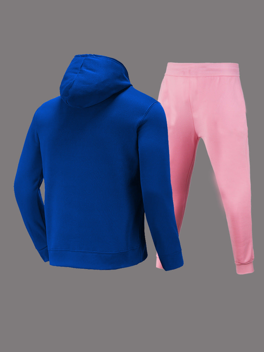 Comfortable hoodie and jogger pants set for women with striking car pattern Chic und Stil