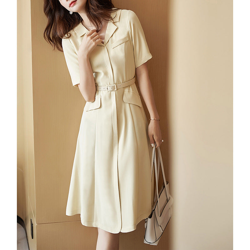 Robe chemise ajustée pour femmes avec taille ceinturée Chic und Stil