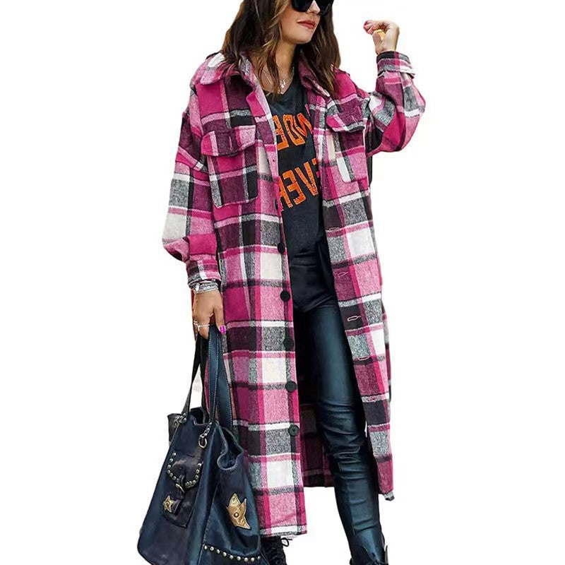 Ladies long checkered coat with practical pockets Chic and Style