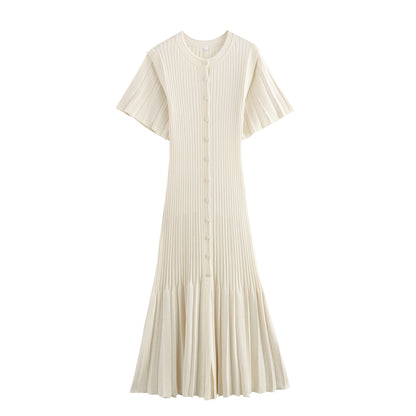 Robe midi femme avec un élégant ourlet à volants et un fin détail de boutons Chic und Stil