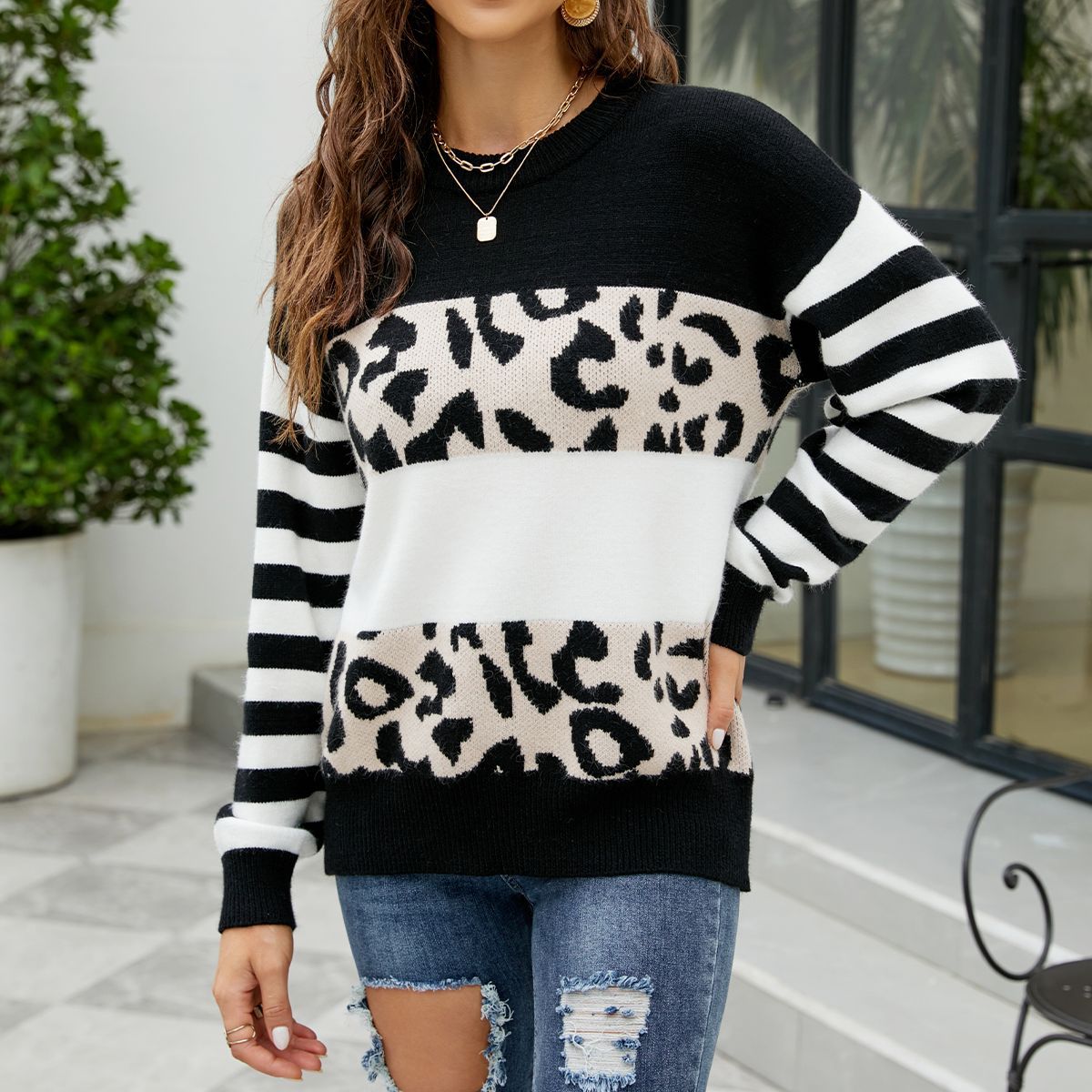 Pull féminin à motifs animaliers et manches rayées Chic und Stil