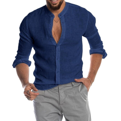 Chemise en lin pour hommes avec un col Henley moderne et une structure Chic und Stil