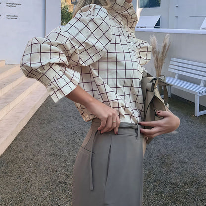 Chemisier à carreaux pour femmes avec des détails froncés élégants Chic und Stil