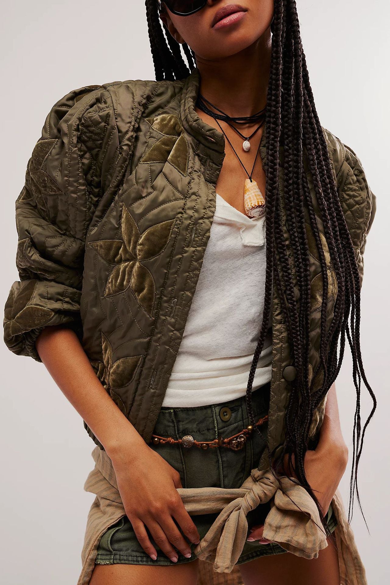 Dames bomber jacket matelassé avec design floral Chic und Stil