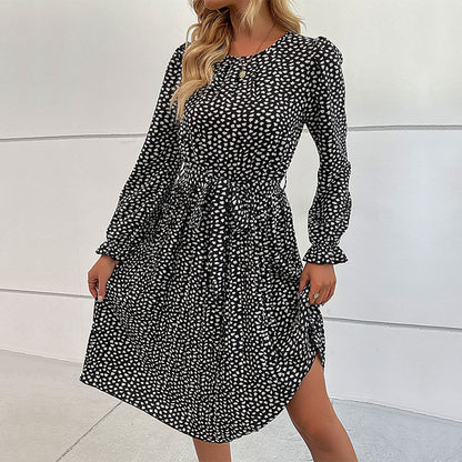 Robe portefeuille femme avec détails froncés et ceinture à la taille Chic und Stil