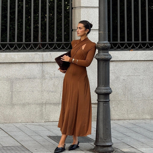 Robe maxi enveloppante élégante pour femmes avec des détails de découpe asymétriques Chic und Stil