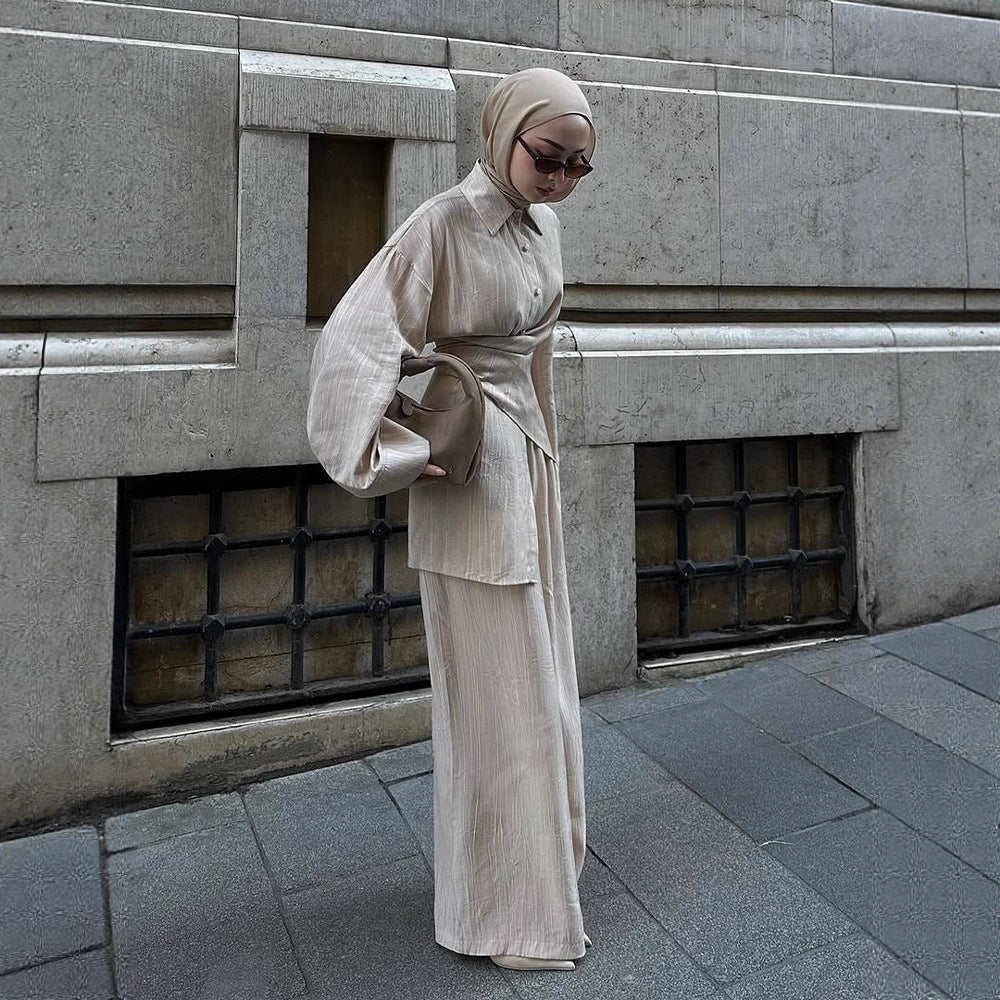 Elegant and fashionable outfit for women with high-waisted pants and shirt Chic und Stil