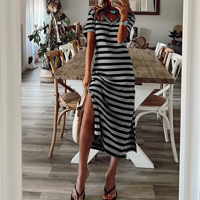 Robe maxi pour femmes avec une fente latérale profonde et un motif à rayures tendance Chic und Stil