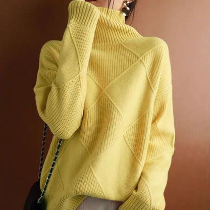 Pull femme à col montant tendance avec une optique structurée Chic und Stil