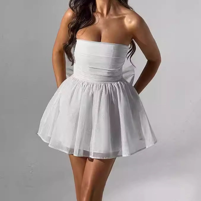 Robes de cocktail glamour pour femmes avec des détails scintillants Chic und Stil