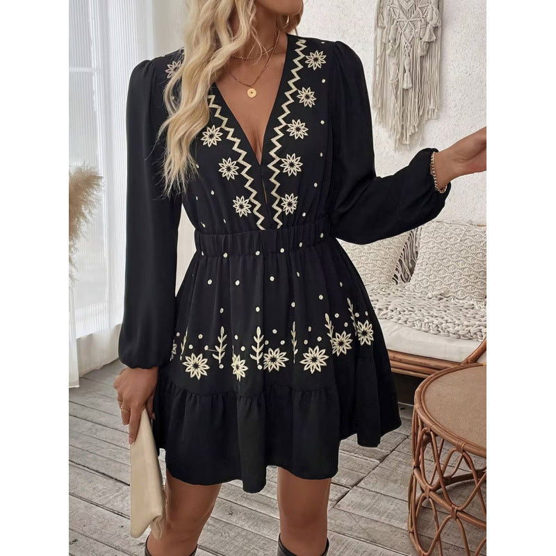 Robe mini pour femmes avec détail de broderie florale et ceinture à la taille Chic und Stil