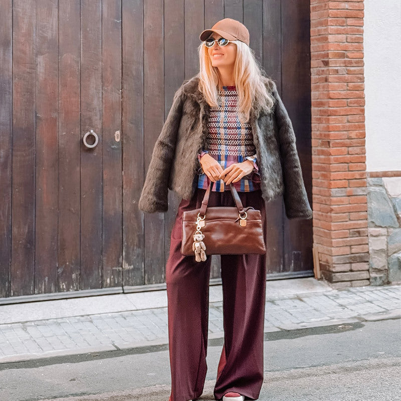 High-waisted carrot pants for ladies with elegant pleats Chic and Style