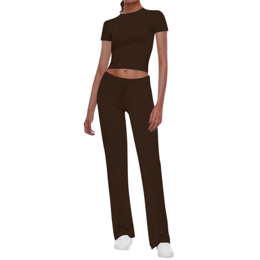Women's sports set consisting of a crop top and wide pants Chic und Stil