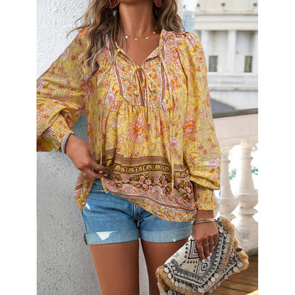 Blouse féminine légère avec motif floral et lacets détaillés Chic und Stil